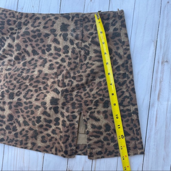 Olivaceous leopard mini skirt - Picture 6 of 7